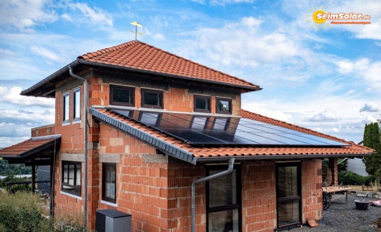 20,75kWp PV-Anlage in Amöneburg mit Fullblack Glas-Glas-Modulen, Stromspeicher, Wallbox und Ersatzstromfunktion